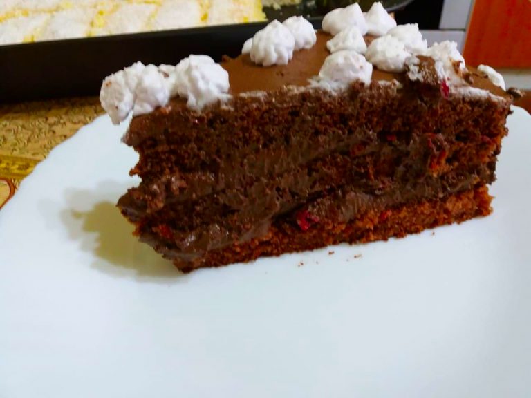 Čokoladna torta sa višnjama